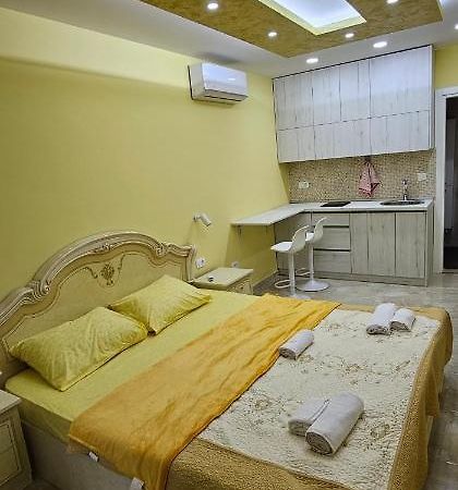 Ekonomic Apartmani Golubovci エクステリア 写真