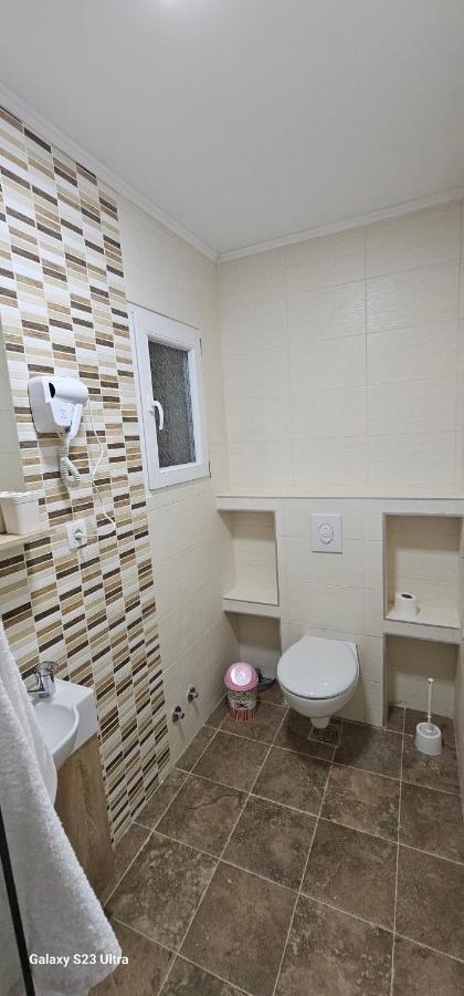 Ekonomic Apartmani Golubovci エクステリア 写真