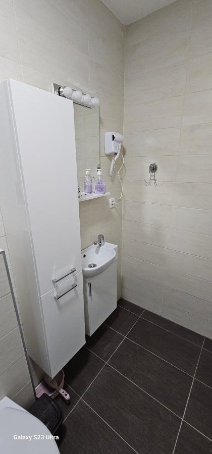 Ekonomic Apartmani Golubovci エクステリア 写真