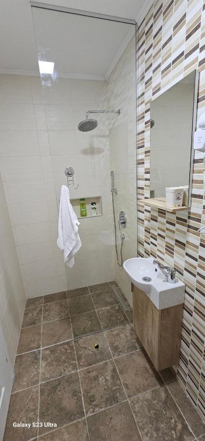 Ekonomic Apartmani Golubovci エクステリア 写真